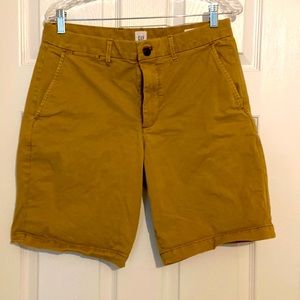 Gap mens khaki shorts. Size 32 with a 10” seam